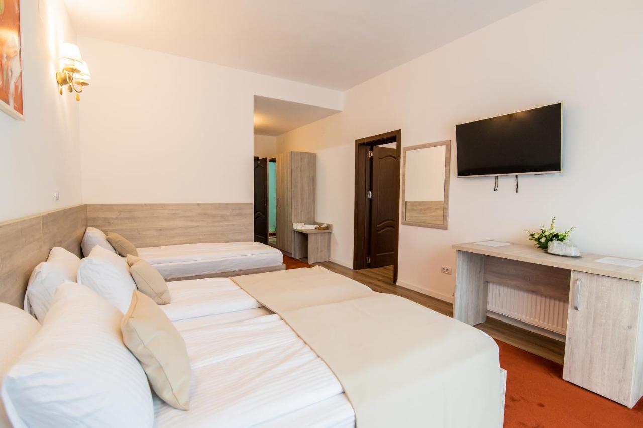 Hotel Class Brezoi Exterior foto