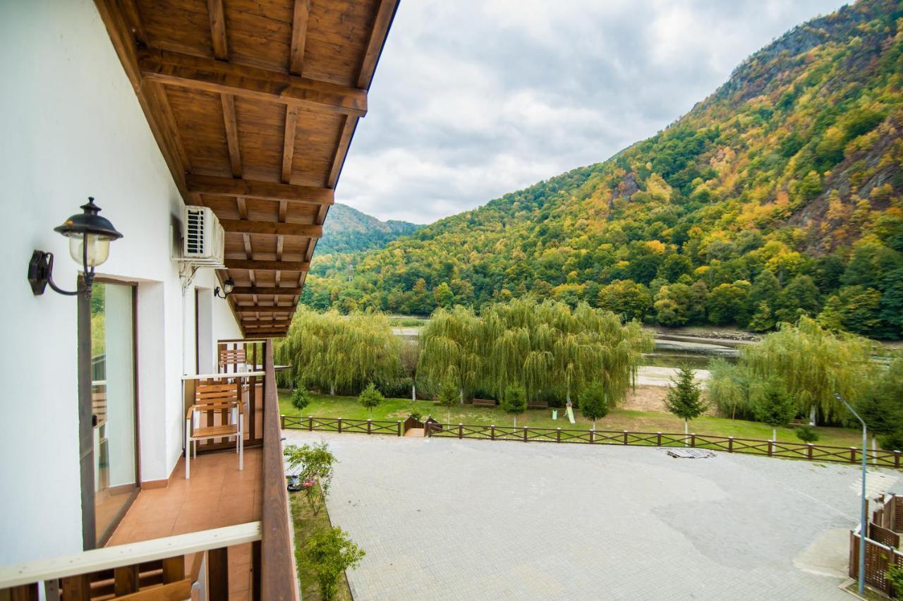 Hotel Class Brezoi Exterior foto